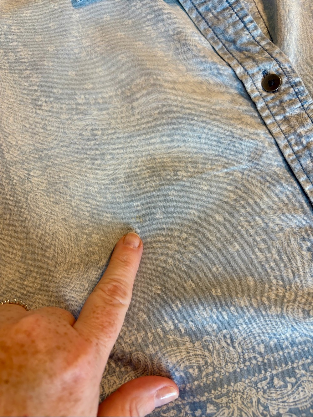 American Eagle Women’s Light Blue Bandana-Print Cotton Denim Chambray Shirt Sz M - Picture 6 of 6